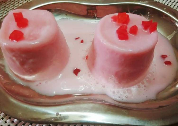 Strawberry kulfi