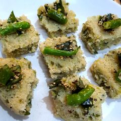 A picture of Methi Mutter Dhokla.