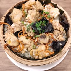 A picture of Steam Rice with Chicken.