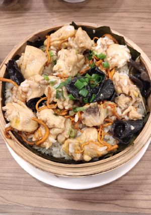 A picture of Steam Rice with Chicken.