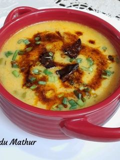 कढ़ी हरे प्याज़ की (Kadhi Hare Pyaz Ki recipe in Hindi) रेसिपी मुख्य फोटो