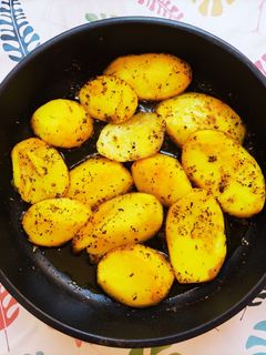 Una foto de Patatas al horno especiadas