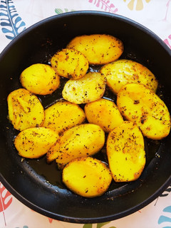Una foto de Patatas al horno especiadas
