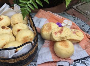 Una foto de PANCITOS RELLENOS DE JAMÓN Y QUESO EN LA SARTÉN 🥖🧀🥓🍳