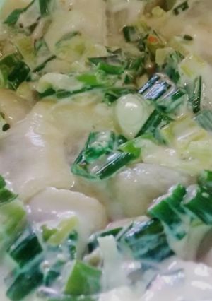 Una foto de Pasta con salsa de verdeo