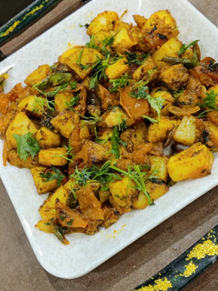 हींग जीरा आलू सब्जी(hing jeera aloo sabzi recipe in hindi) रेसिपी मुख्य फोटो