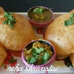 A picture of Besan masala poori...with Gobhi fry and aloo curry.