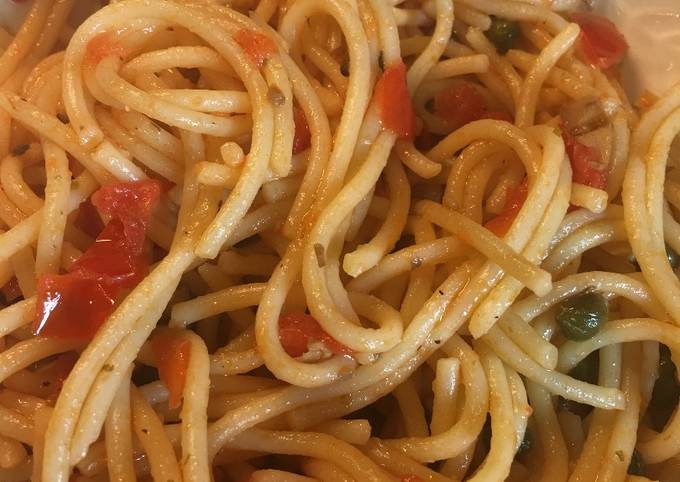 Spaghetti with Capers, Mushrooms & Tomatoes
