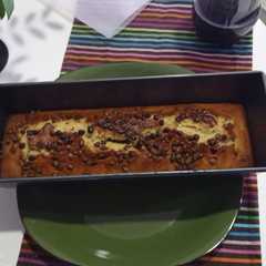 A picture of Pan de banano y chispas de chocolate.