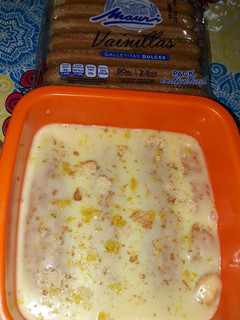 Una foto de Postre vainillas y limón 😋🍋 SIN HORNO 💥💣