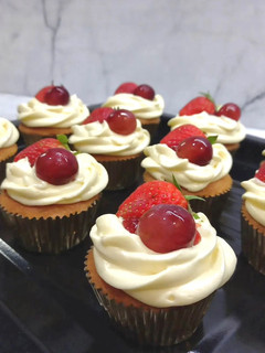Foto resep Coklat cupcake with cream strawberry