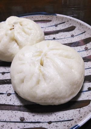 A picture of Nikuman (Steamed Pork Buns).