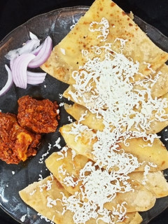 ચિઝી રોટી (Cheesy Roti Recipe In Gujarati) રેસીપી મુખ્ય ફોટો