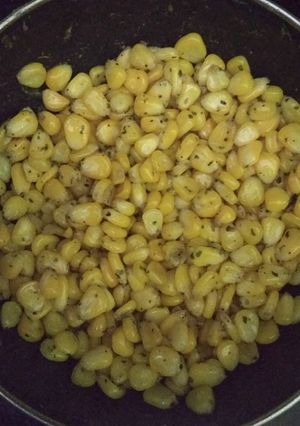 A picture of Basil butter sweet corn.