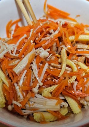 涼拌金針菇紅蘿蔔玉米筍 的食譜成品照片