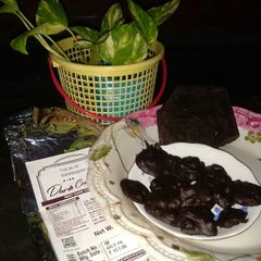 A picture of Dark chocolate dry fruits clusters.