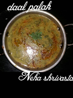दाल की पालक (Dal ki palak recipe in hindi) रेसिपी मुख्य फोटो