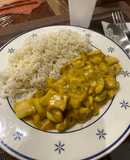 Pollo al curry cremoso