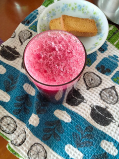 A picture of Dates and beetroot juice 🥤.