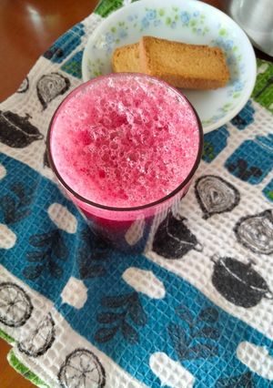A picture of Dates and beetroot juice 🥤.