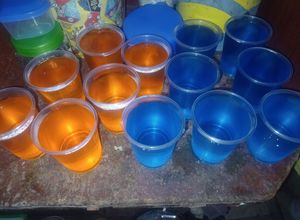 Una foto de Gelatina de agua en vasitos para vender o para dar en fiestas 🥰🥰