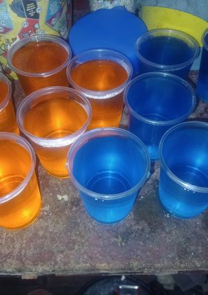 Una foto de Gelatina de agua en vasitos para vender o para dar en fiestas 🥰🥰