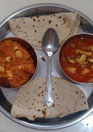 गाजर का हलवा और मशरूम की सब्जी रेसिपी मुख्य फोटो