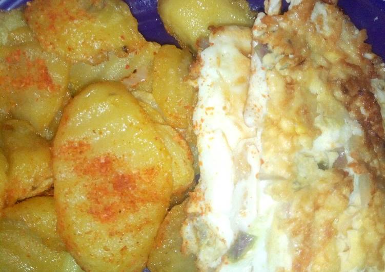 Recipe of Yummy Fried potatoes and omellete