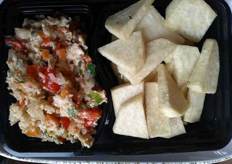 Fried yam with egg sauce