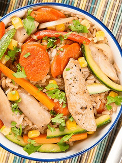 Una foto de Arroz mixto de pollo