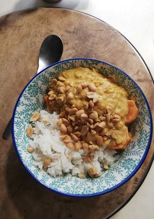Une photo de Passion Dahl de lentilles corail, carottes et cacahuètes