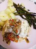 Doradas rellenas de verduras con espárragos y patatas