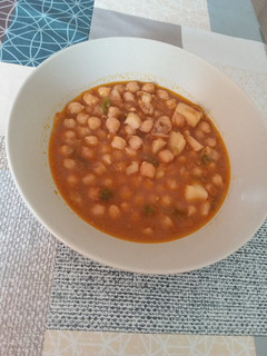 Una foto de 🦑Chocos con garbanzos🫘