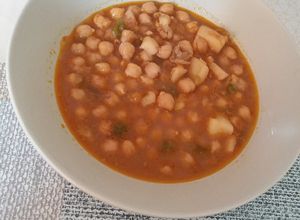 Una foto de 🦑Chocos con garbanzos🫘