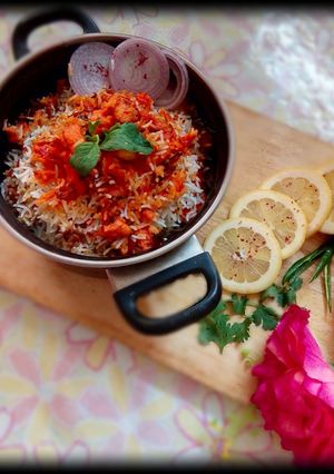 A picture of Chicken 65 biryani.