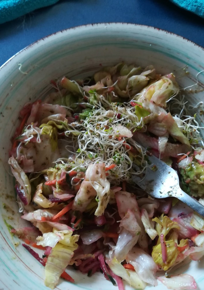 Una foto de Ensalada con vegetales frescos