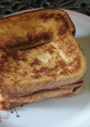 A picture of French Toast.