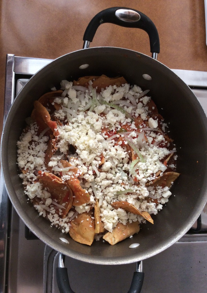 Una foto de Chilaquiles en salsa roja
