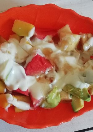 A picture of Fruit salad in yogurt and honey#4weekschallenge.
