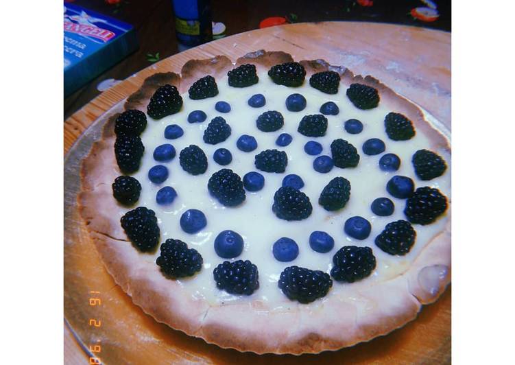 Crostata Crema chantilly,more e mirtilli 💫