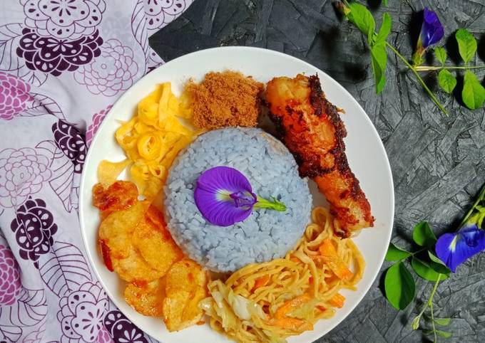 Nasi Biru (Nasi Uduk Bunga Telang)