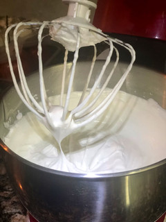 Una foto de Merengue suizo con tips!👌👩🍳