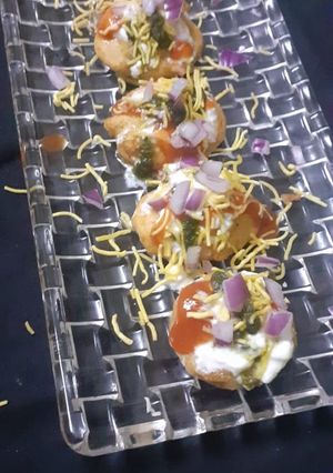 A picture of Aloo pakora chat.