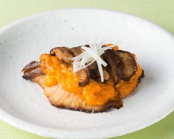 Popular Cuisine Ovenbaked Japanese Yellowtail with Shiitake Mushrooms Savory Delicious