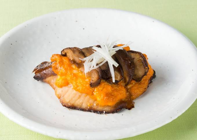 Step-by-Step Guide to Prepare Perfect Oven-baked Japanese Yellowtail with Shiitake Mushrooms