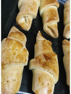 சாக்லேட் க்ராய்சன்ட்ஸ் (Chocolate crescents recipe in tamil) செய்முறை முக்கிய புகைப்படம்