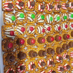 A picture of Christmas pretzels.