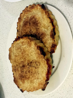 A picture of steak and cracked pepper pie.