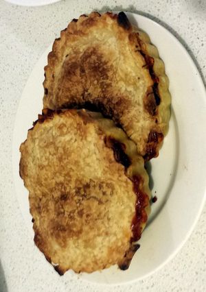A picture of steak and cracked pepper pie.