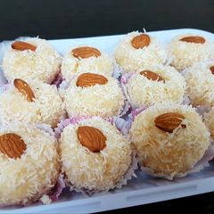 A picture of Coconut laddo.